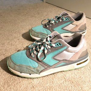 Brooks Size 8.5 Women's Walking Shoes
